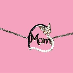 MOM adjustable bracelet w butterfly 🦋